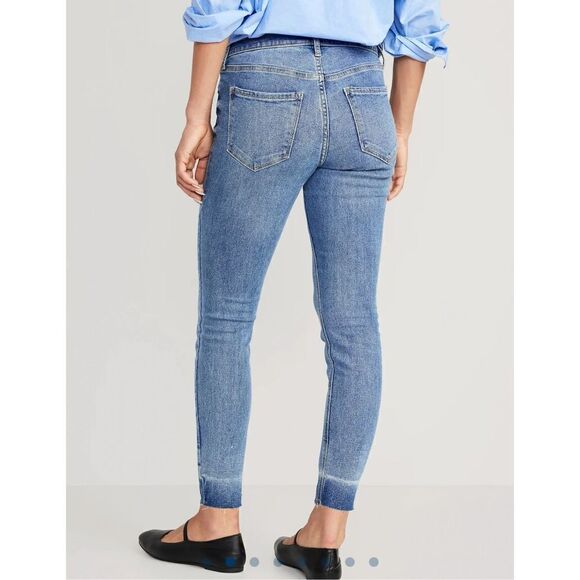 Old Navy Mid-Rise Rockstar Super-Skinny Cut-Off Ankle Jeans Size 6 Petite - Picture 2 of 13
